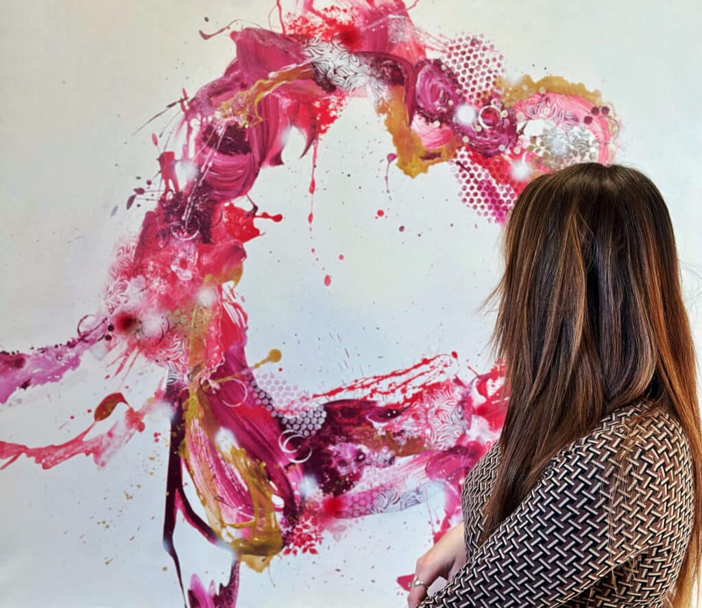 Abstraktně namalovaný obraz akrylem s názvem: Něžný rozkvět